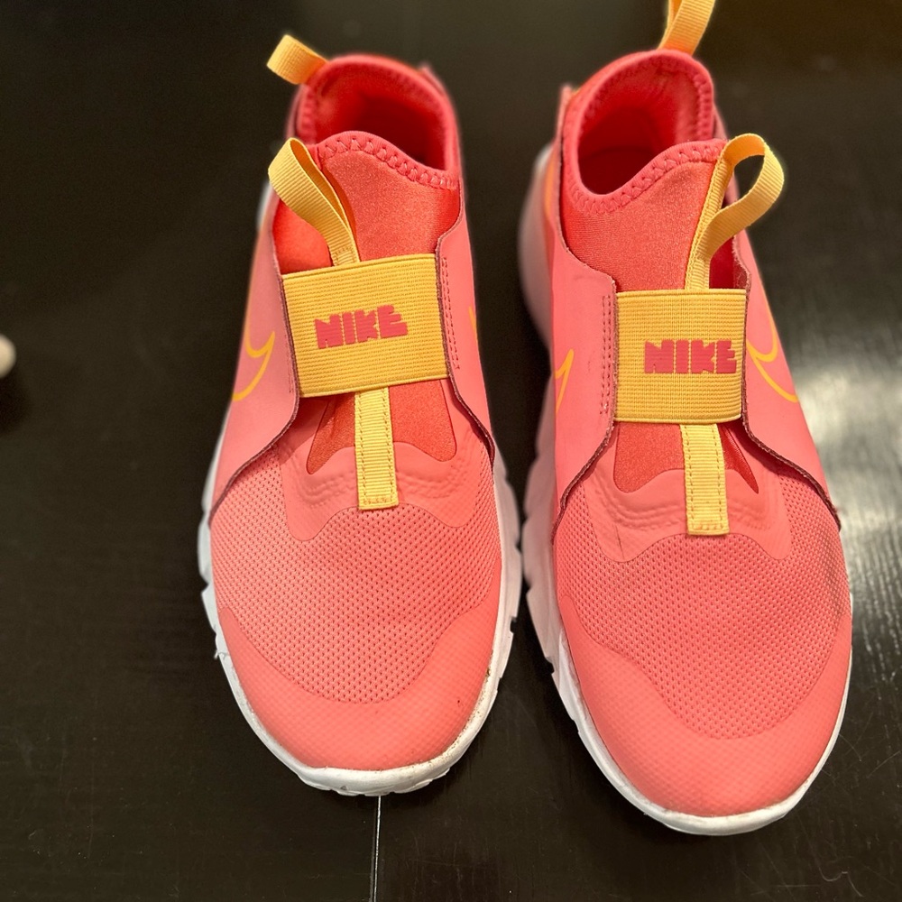 Vibrant Coral Pink Nike Dynamo Freeze Sneakers - Size 6.5Y/8W (retail $75)